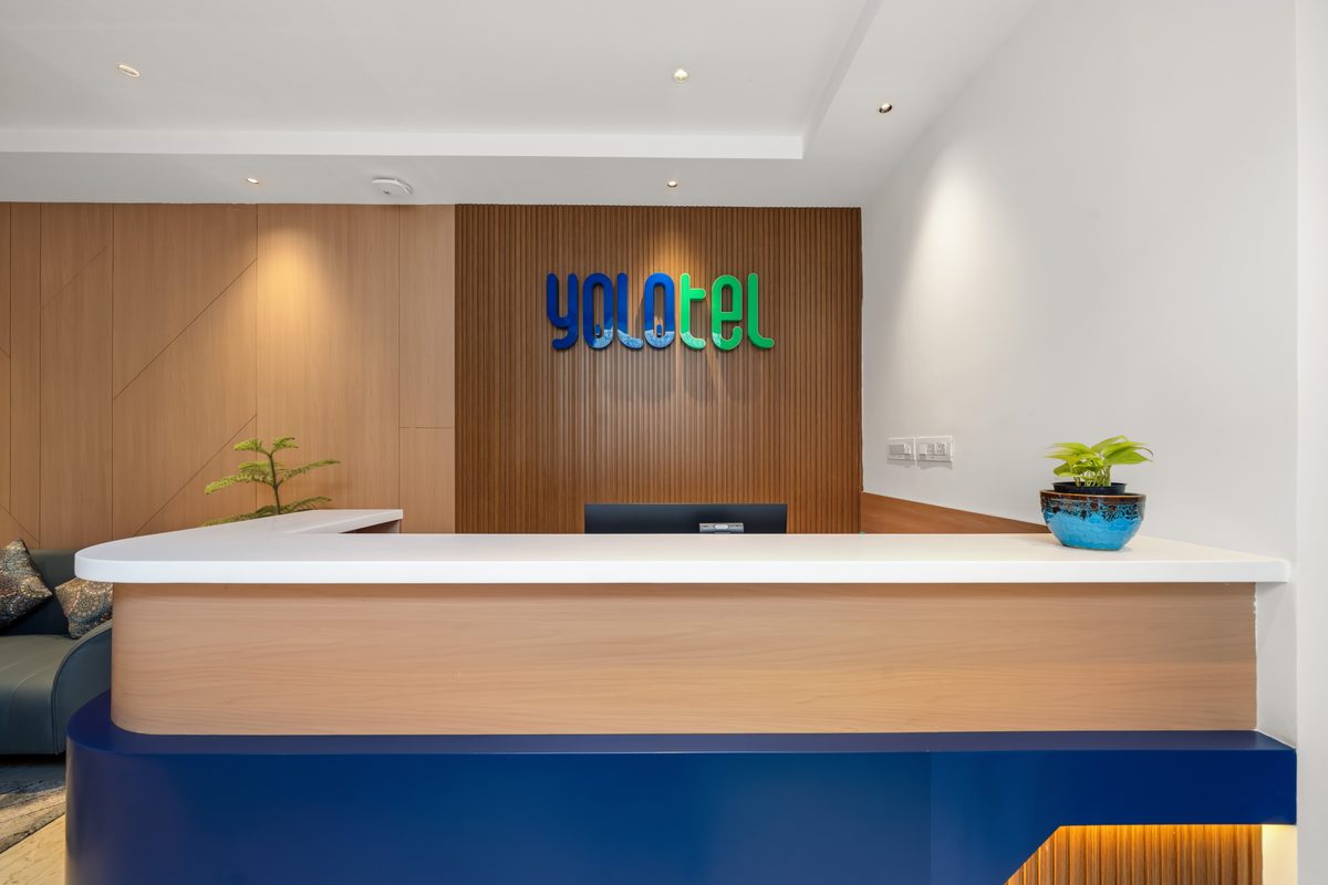 Yolotel — cover